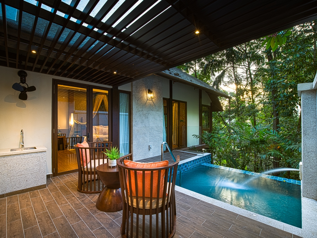 Villa with pool