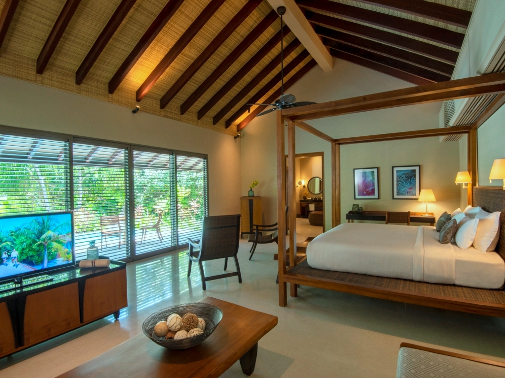 Deluxe Beach Pool Villa Bedroom